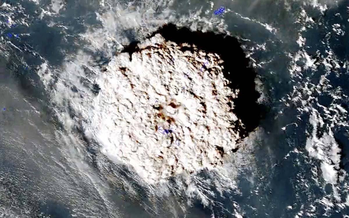 Erupción del volcán de Tonga sacude al mundo