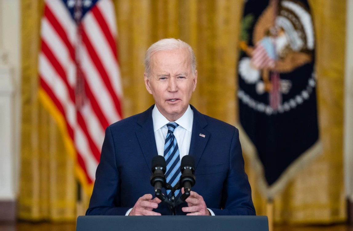 Biden cede, suavizará restricciones impuestas a Cuba como vuelos, remesas y viajes