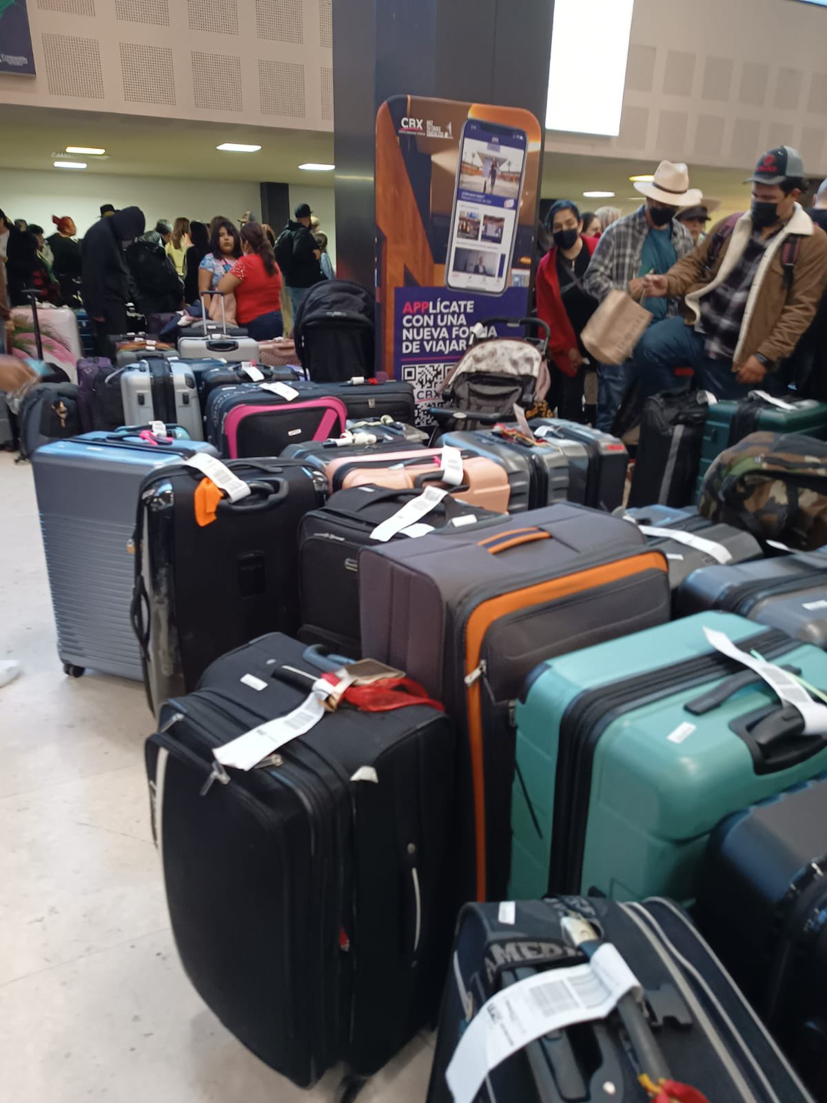 Caos en aeropuerto de Tijuana; más de 30 mil afectados por mal clima