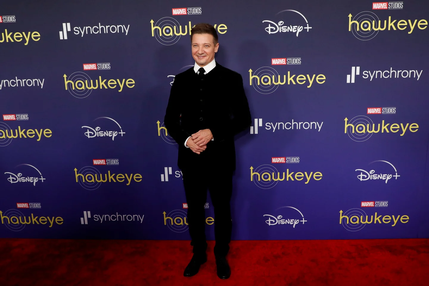 El actor que interpreta a Hawkeye de Marvel continúa en cuidados intensivos