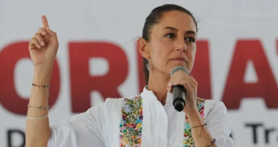 Sheinbaum: “Se dicen ‘feministas’ y dicen que visité a AMLO para que me dieran línea”