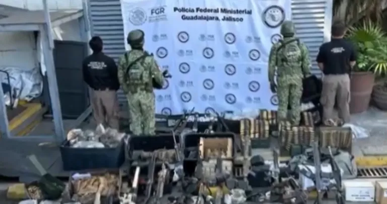 La FGR decomisa armas, explosivos y 53 mil cartuchos dentro de una casa en Jalisco