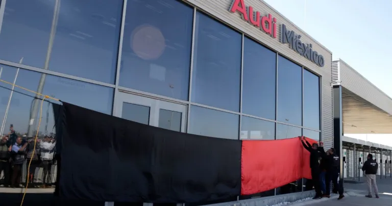 Trabajadores de Audi aceptan el incremento salarial general del 10.2% y terminan paro