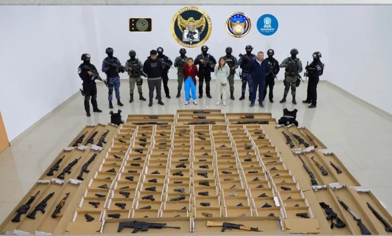 Aseguran arsenal de casi 150 armas en Guanajuato; hay 4 detenidos