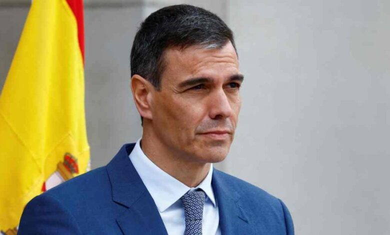 Pedro Sánchez analiza su permanencia como presidente de España tras una denuncia por corrupción contra su esposa