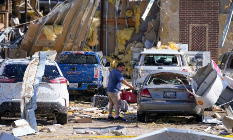 Van 20 muertos por las fuertes tormentas en Texas, Oklahoma y Arkansas; el mal clima se desplaza hacia el este de EU