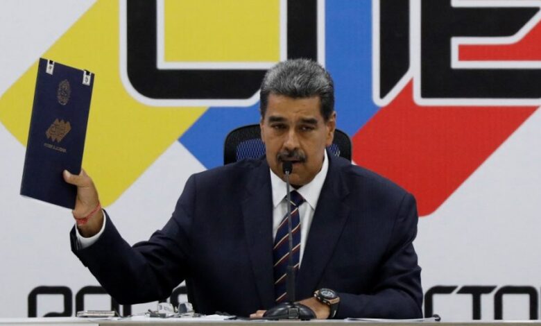 Maduro dice que cuestionamientos a su reelección son un “intento de golpe de Estado”; oposición reclama entrega de las actas de las votaciones