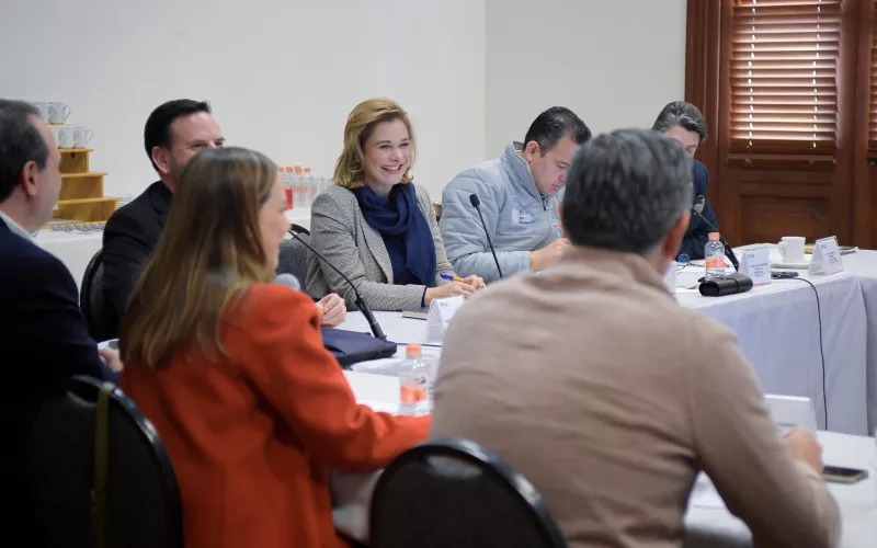 María Eugenia Campos prepara el regalo de un terreno público a Legionarios de Cristo