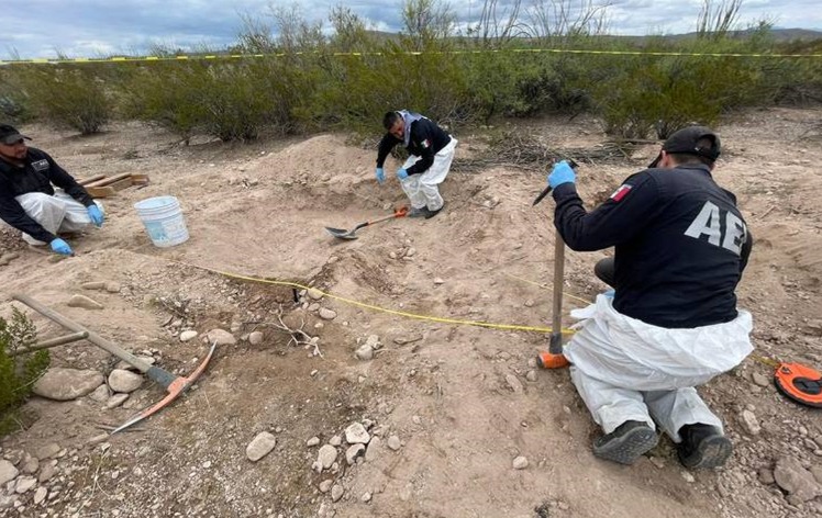 Encuentran restos humanos en fosas clandestinas y campamento en Chihuahua