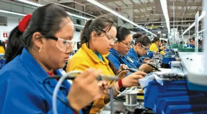 La actividad manufacturera registró un crecimiento en agosto, con un aumento anual del 1.4% según datos del INEGI