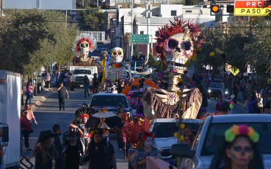 Chihuahua celebra el Día de Muertos con deslumbrante Paseo de las Catrinas en el centro