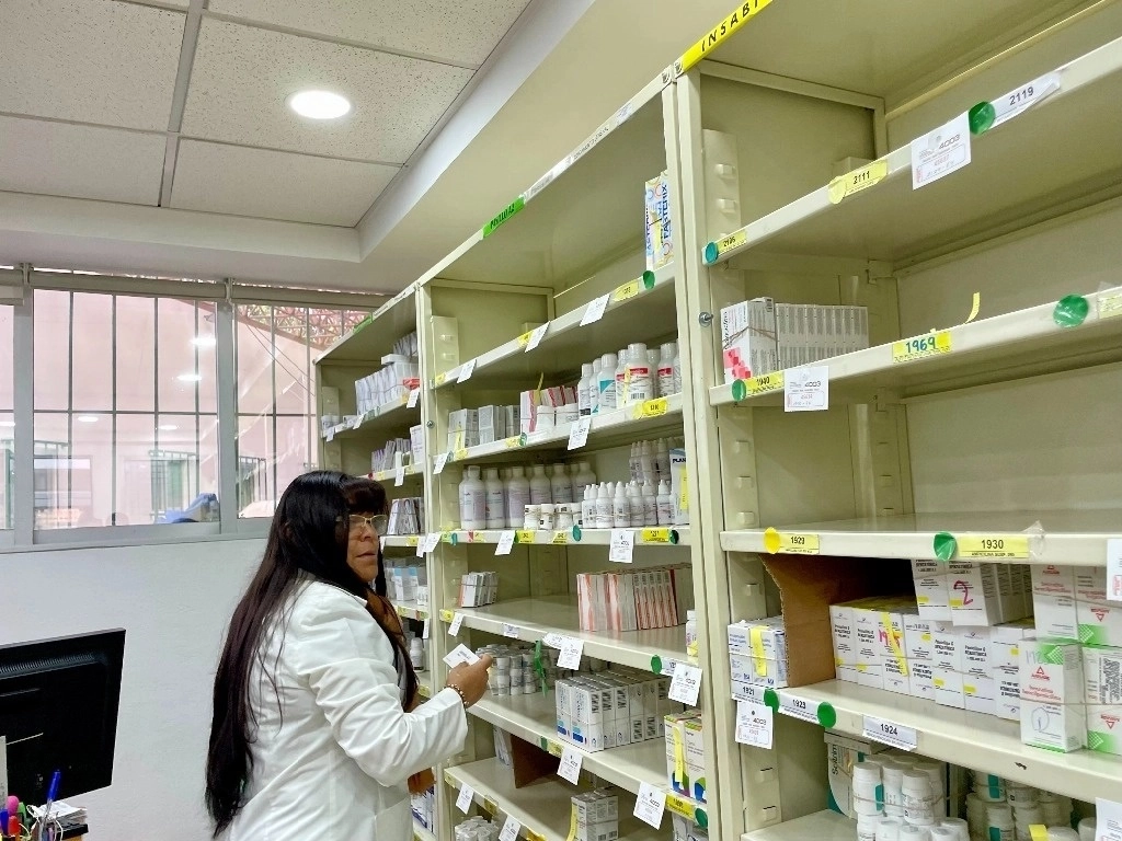 Sheinbaum y farmacéuticas pactan precios competitivos y transparencia en compra de medicamentos