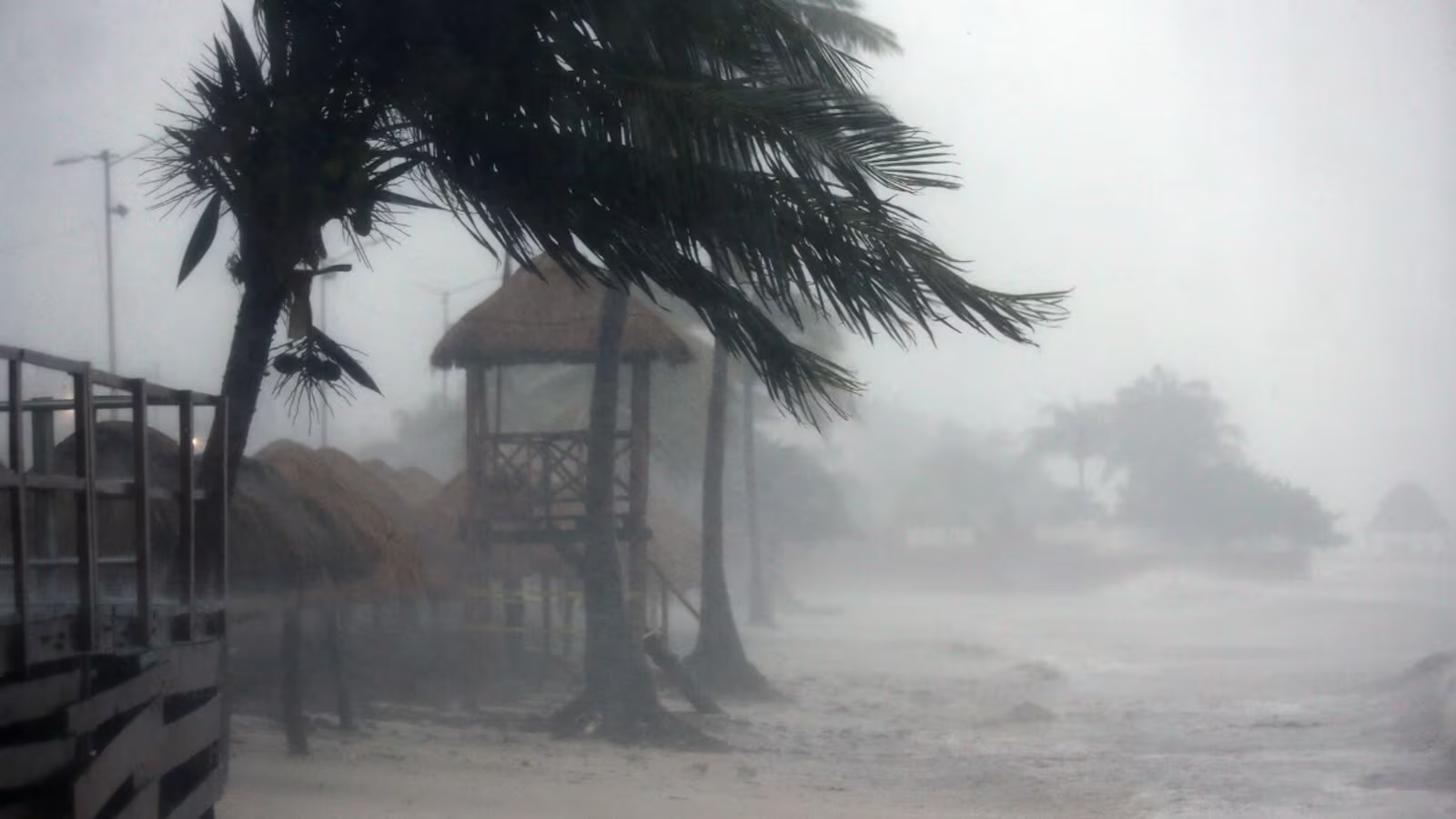 Tormenta tropical ‘Sara’ amenaza al sureste de México con lluvias intensas