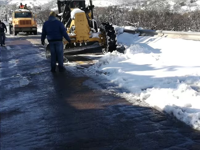 Primera tormenta invernal de 2024 causa severas afectaciones en Chihuahua: nieve, cortes de energía y bajas temperaturas