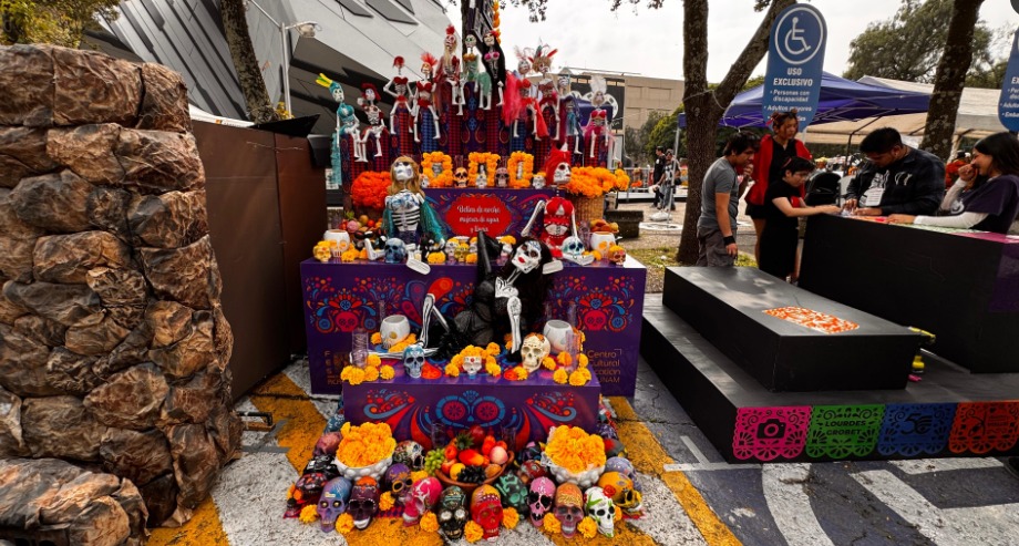 Megaofrenda 2024 en la UNAM: un tributo al cine mexicano