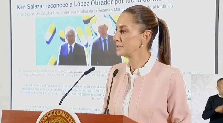 Claudia Sheinbaum refuta críticas de Ken Salazar y pone en duda su coherencia