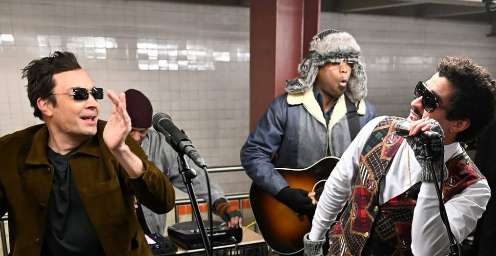 Bad Bunny y Jimmy Fallon lanzan mini concierto en el Metro de Nueva York