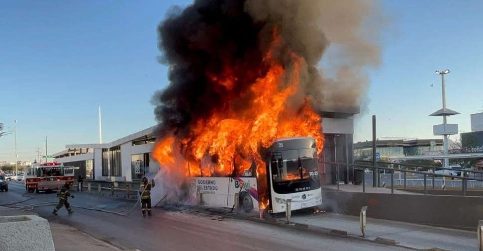 Incendio de camión Bowí exhibe malgasto de $30 millones en refacciones y mantenimiento