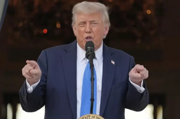Jueza bloquea medida de Trump que impedía ingreso de estudiantes internacionales de Harvard